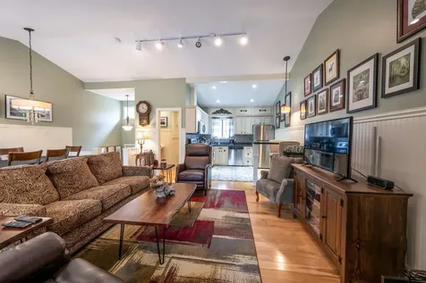 383 Old Quechee Road Hartford VT 05059