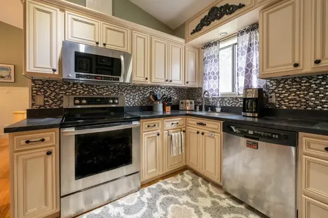 383 Old Quechee Road Hartford VT 05059