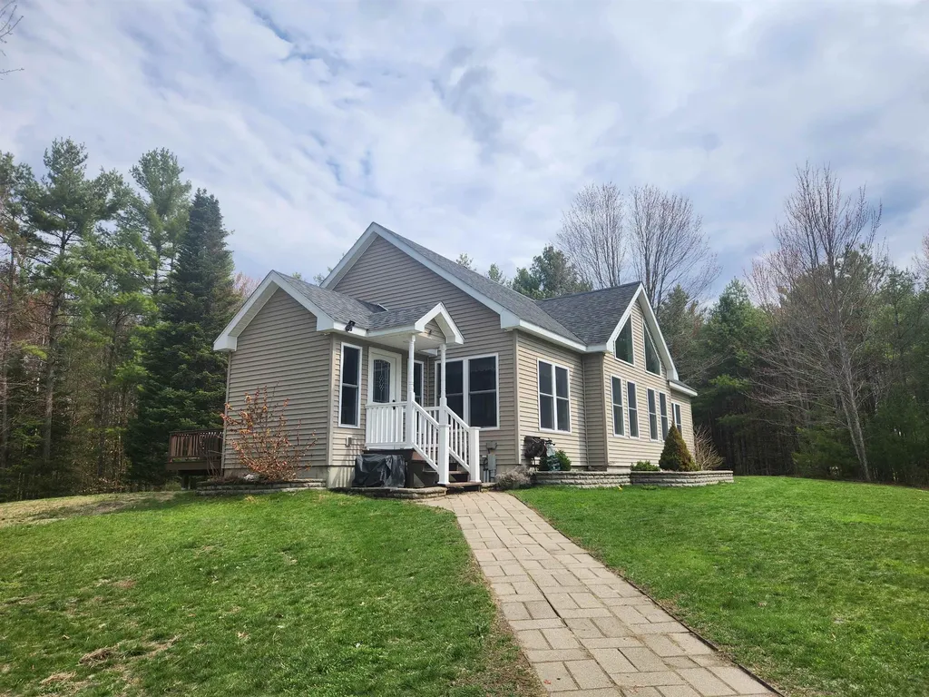 89 Ammonoosuc Avenue Bath NH 03740