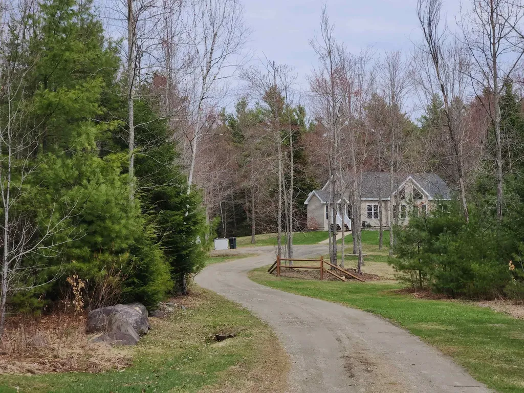 89 Ammonoosuc Avenue Bath NH 03740