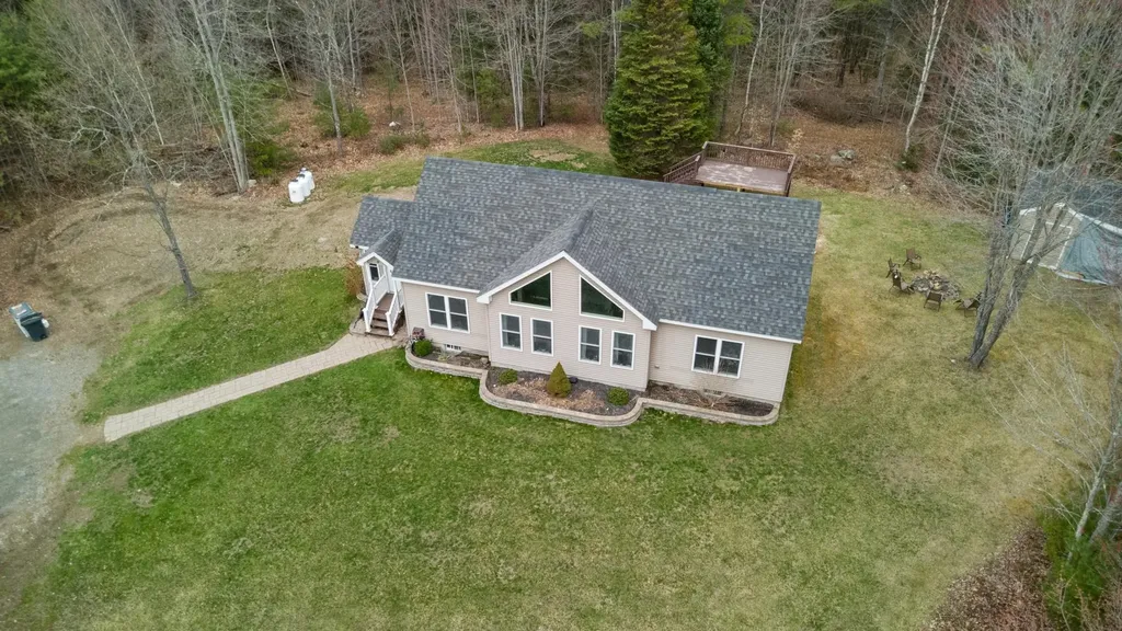 89 Ammonoosuc Avenue Bath NH 03740