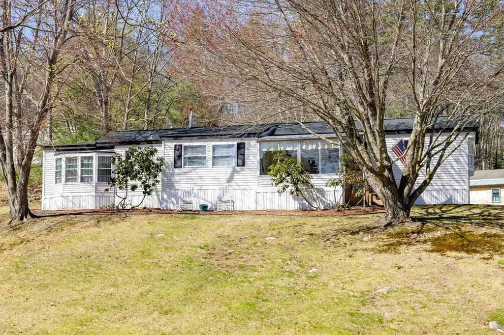 1 Ruth Avenue Hooksett NH 03106