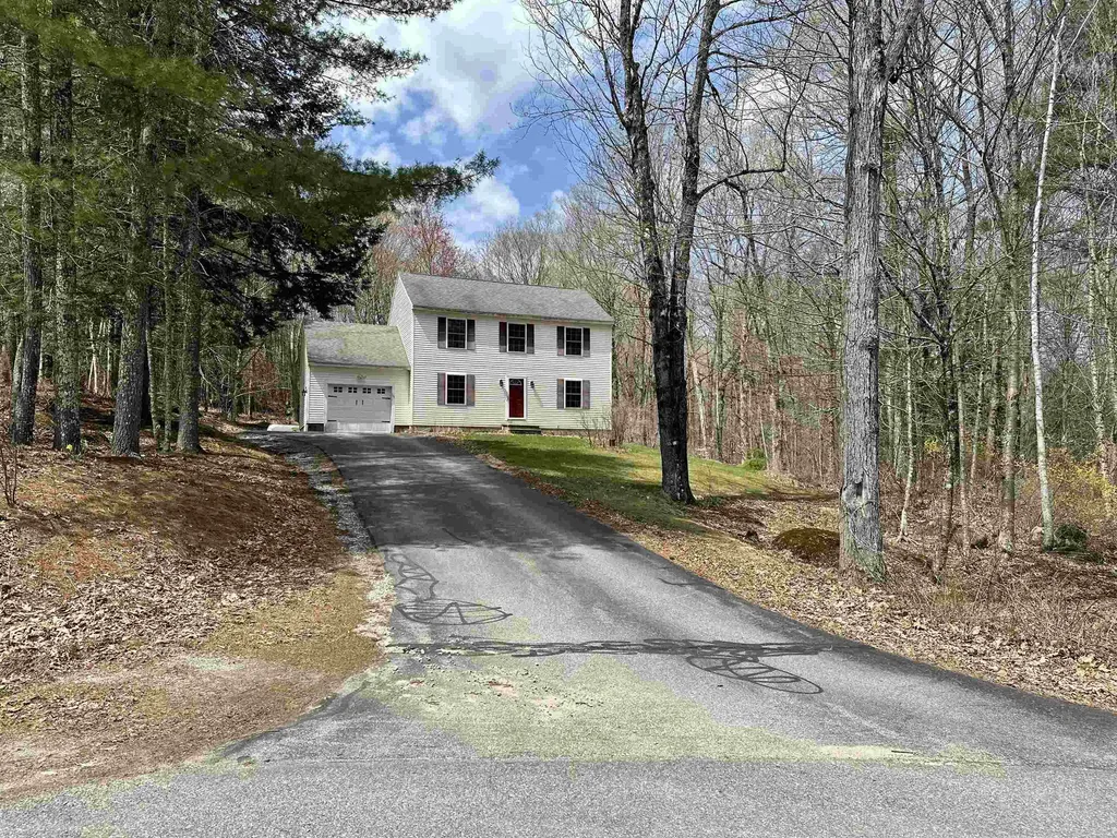 15 Lincoln Circle Hillsborough NH 03244