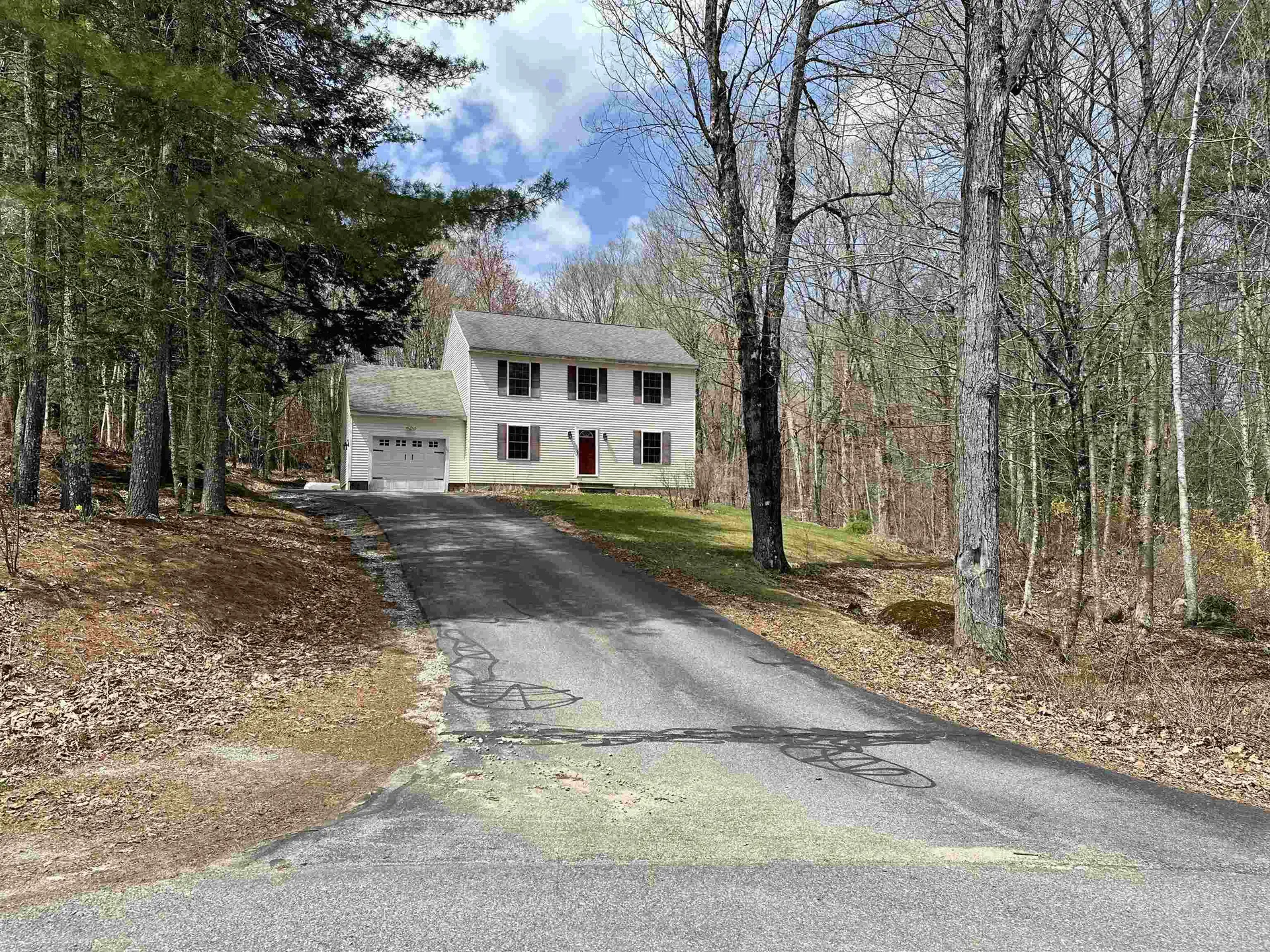 15 Lincoln Circle Hillsborough NH 03244