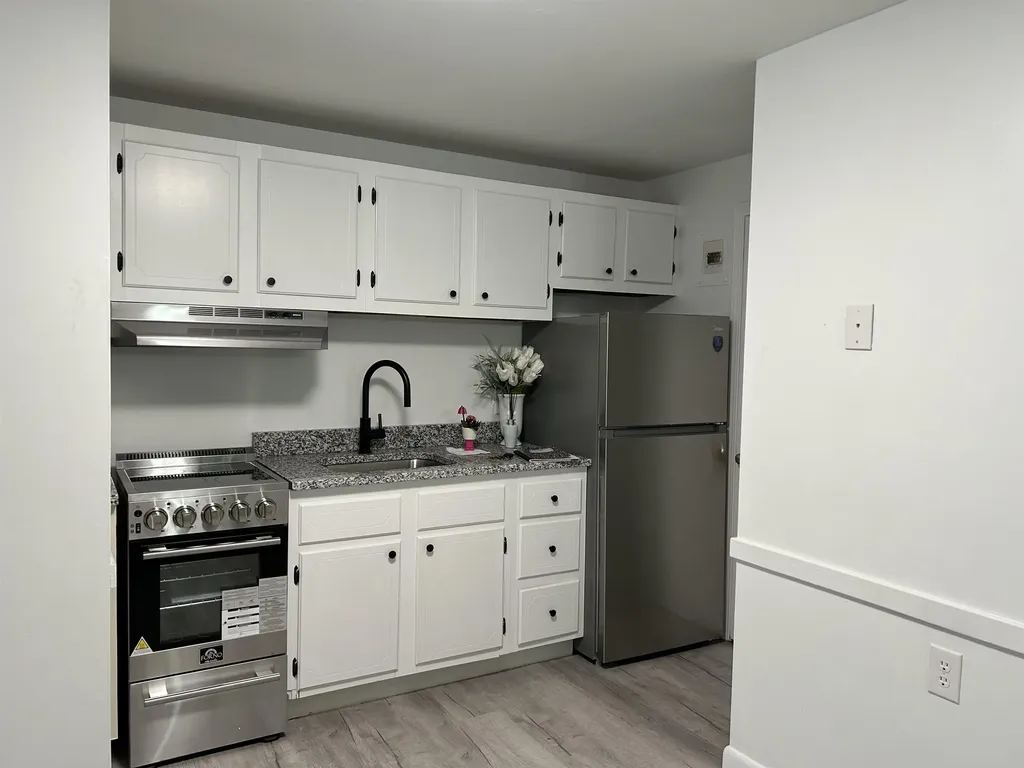 90 E Broadway Street Derry NH 03038