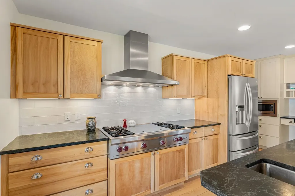250 Palmer Lane Charlotte VT 05445