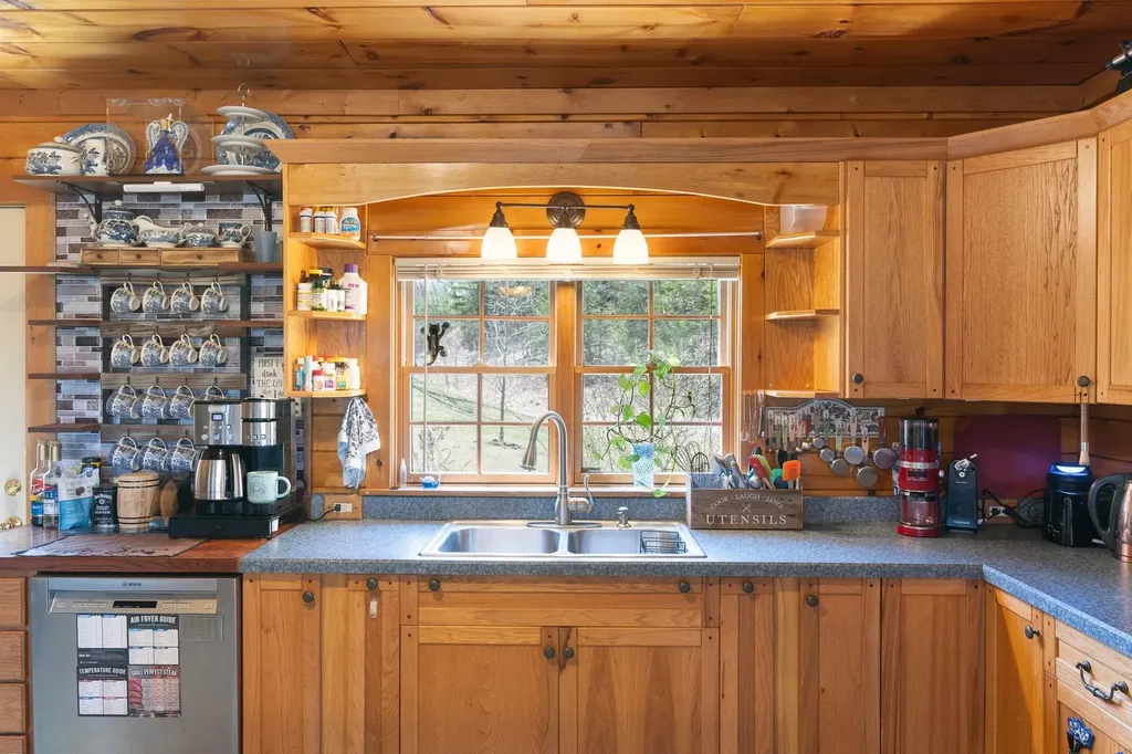 63 Winter Bell Drive Dummerston VT 05346