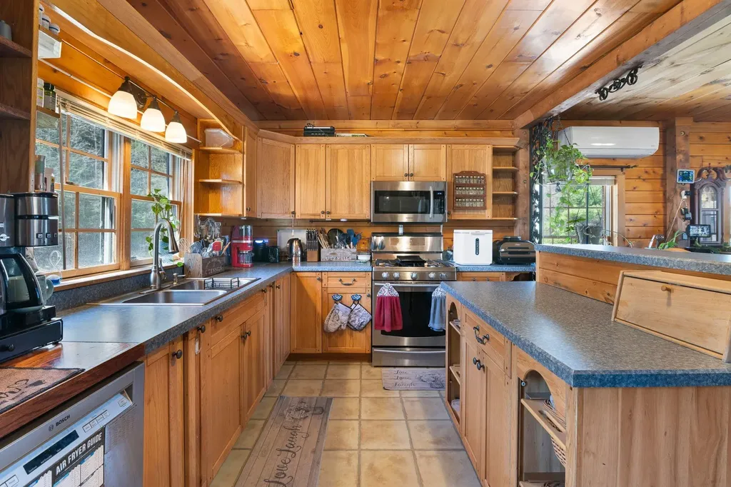 63 Winter Bell Drive Dummerston VT 05346