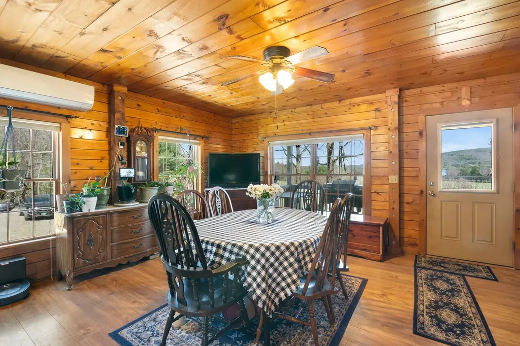 63 Winter Bell Drive Dummerston VT 05346