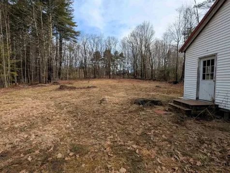 15 Sulphur Hill Road Hillsborough NH 03244