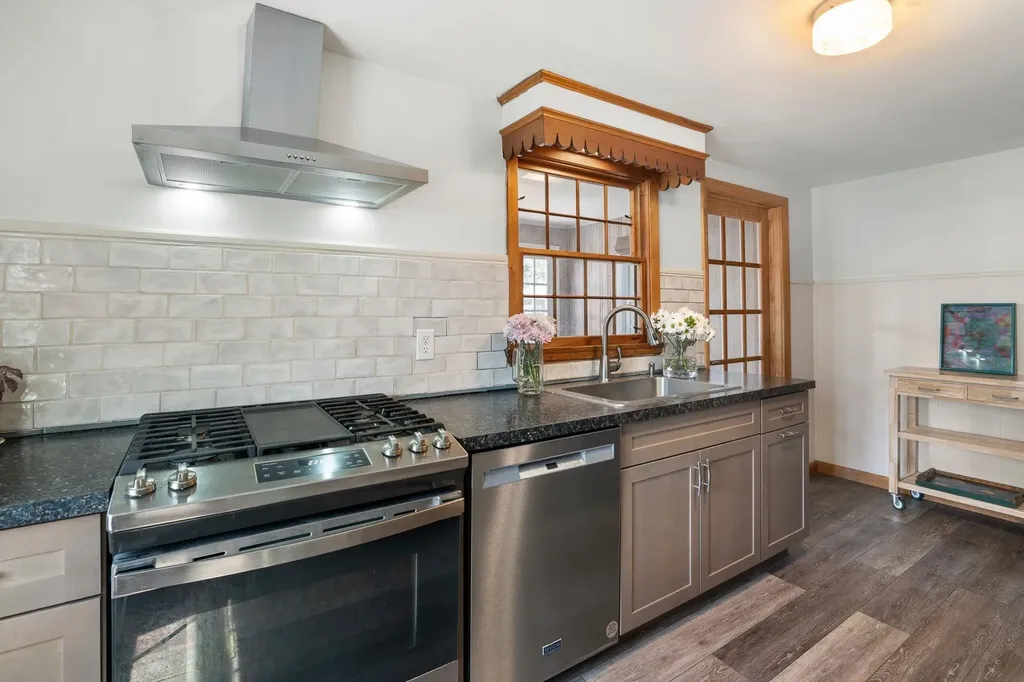 51 Parkside Avenue Brattleboro VT 05301