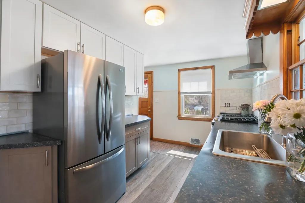 51 Parkside Avenue Brattleboro VT 05301