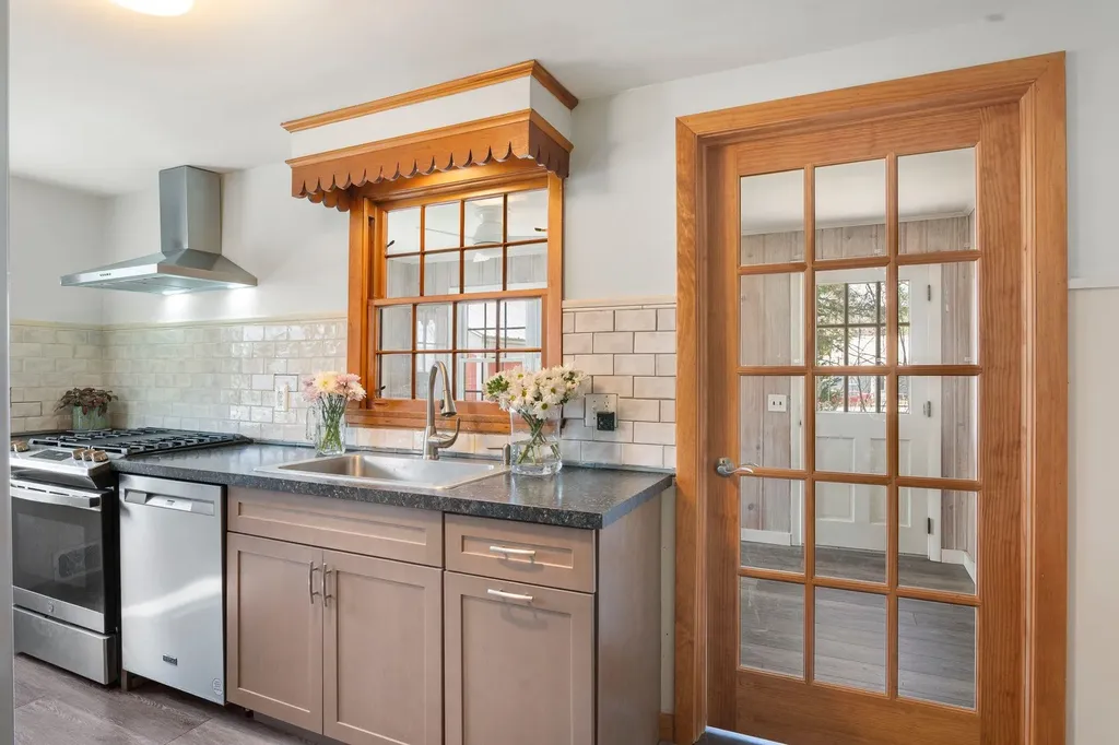 51 Parkside Avenue Brattleboro VT 05301