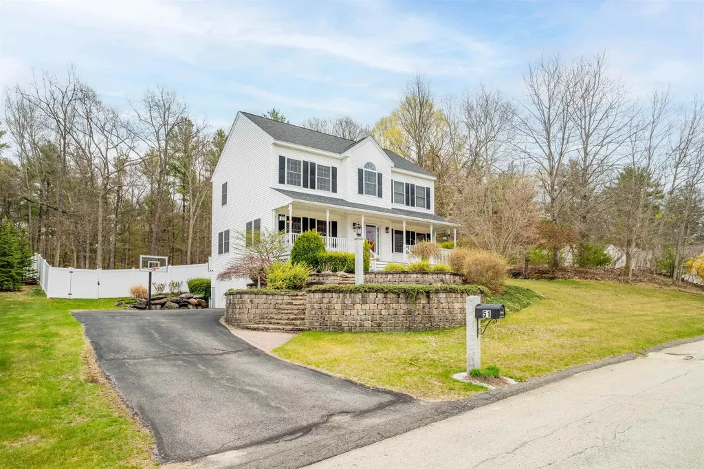 51 Bear Path Lane Hudson NH 03051