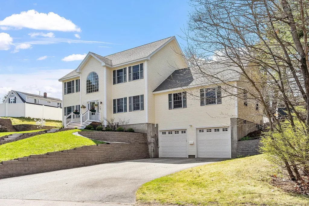 11 Burnham Avenue Nashua NH 03064-1928