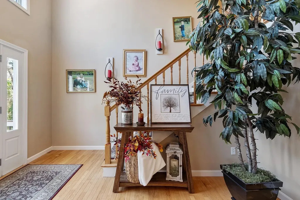 11 Burnham Avenue Nashua NH 03064-1928