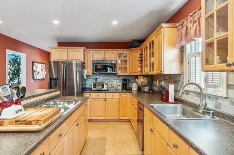 11 Burnham Avenue Nashua NH 03064-1928