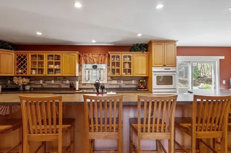 11 Burnham Avenue Nashua NH 03064-1928
