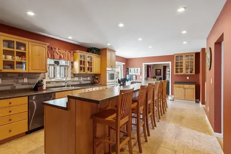 11 Burnham Avenue Nashua NH 03064-1928