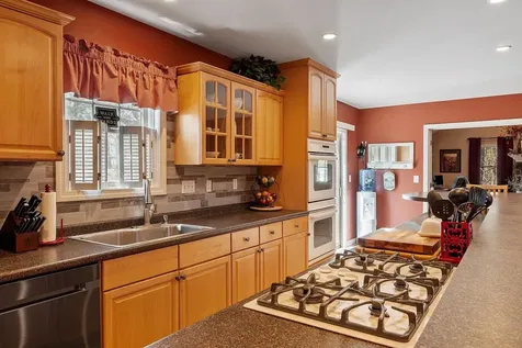 11 Burnham Avenue Nashua NH 03064-1928