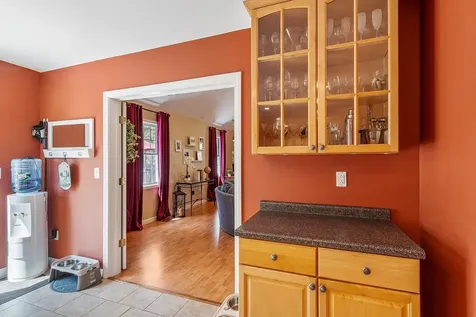 11 Burnham Avenue Nashua NH 03064-1928