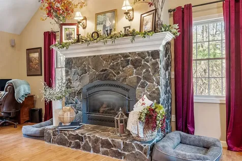 11 Burnham Avenue Nashua NH 03064-1928