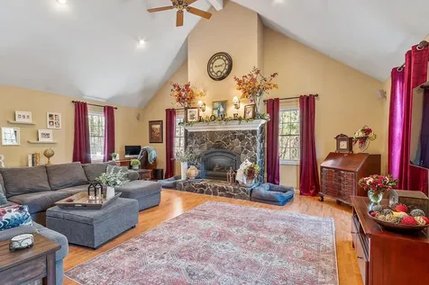 11 Burnham Avenue Nashua NH 03064-1928