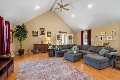 11 Burnham Avenue Nashua NH 03064-1928