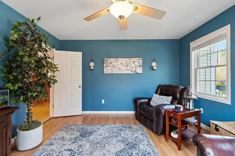 11 Burnham Avenue Nashua NH 03064-1928