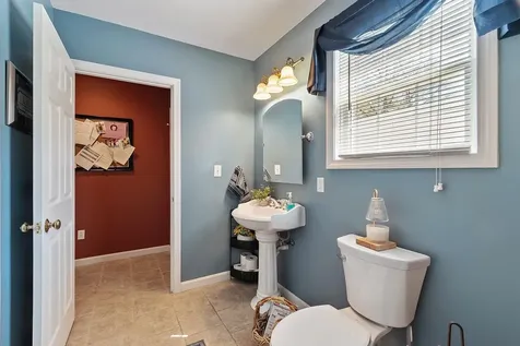11 Burnham Avenue Nashua NH 03064-1928