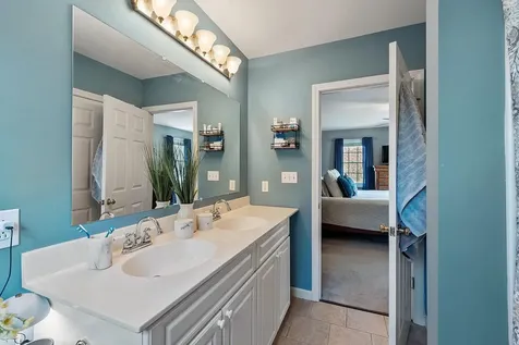 11 Burnham Avenue Nashua NH 03064-1928