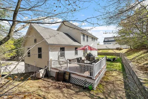 11 Burnham Avenue Nashua NH 03064-1928