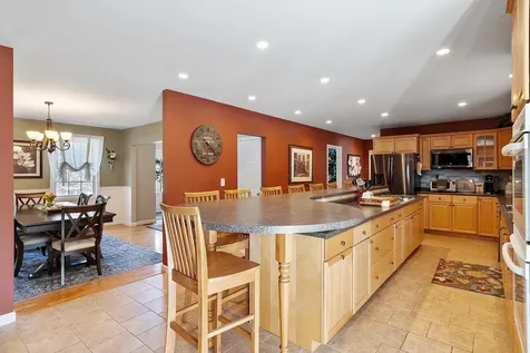 11 Burnham Avenue Nashua NH 03064-1928
