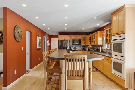 11 Burnham Avenue Nashua NH 03064-1928