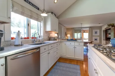 78 Atlantic Avenue North Hampton NH 03862