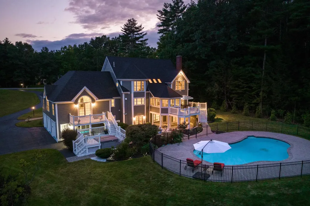19 Wiggin Way Stratham NH 03885