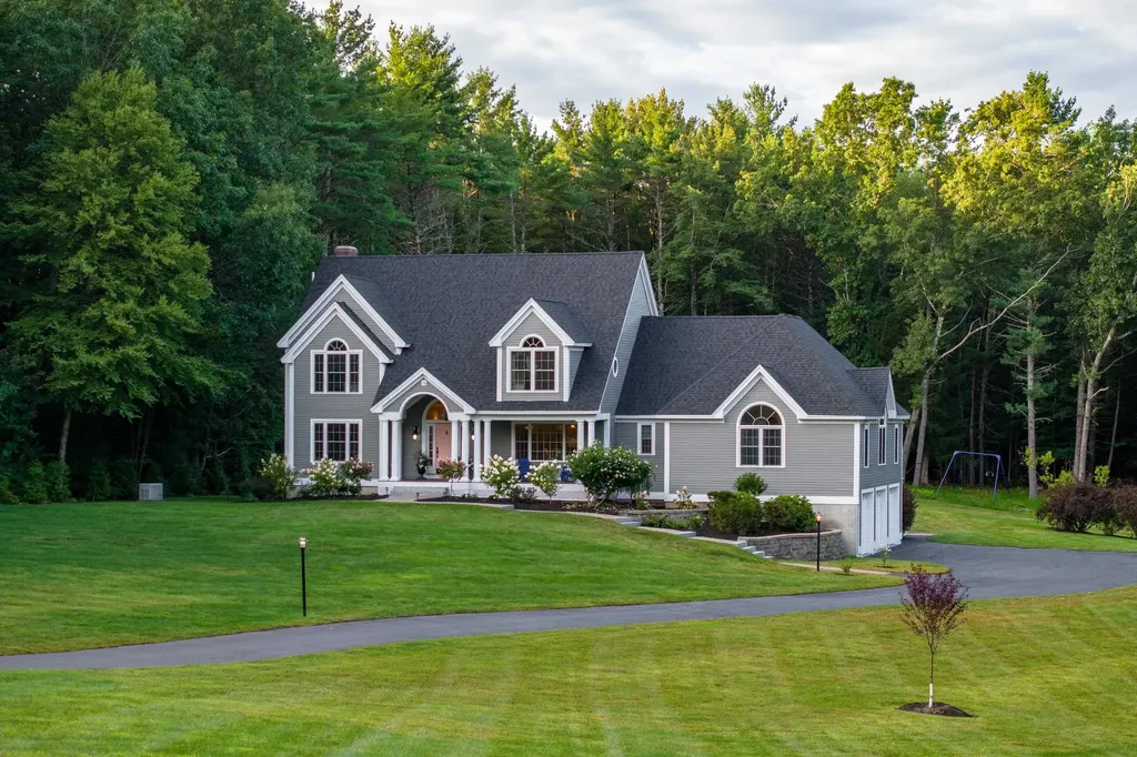 19 Wiggin Way Stratham NH 03885