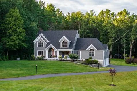 19 Wiggin Way Stratham NH 03885