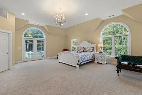 19 Wiggin Way Stratham NH 03885