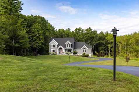 19 Wiggin Way Stratham NH 03885