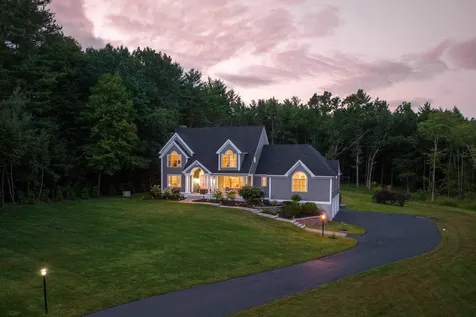 19 Wiggin Way Stratham NH 03885