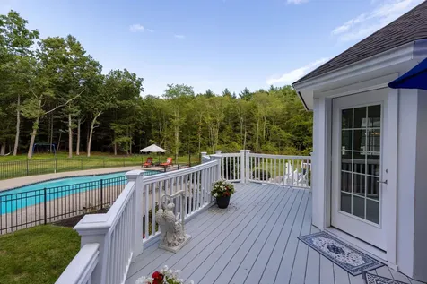 19 Wiggin Way Stratham NH 03885