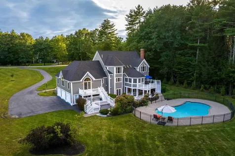 19 Wiggin Way Stratham NH 03885