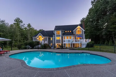 19 Wiggin Way Stratham NH 03885