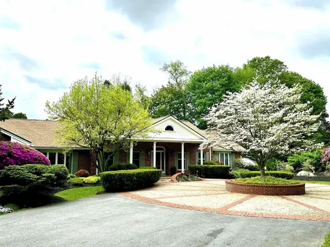 9 Hartswood Road Dover NH 03820