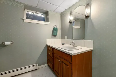 9 Hartswood Road Dover NH 03820