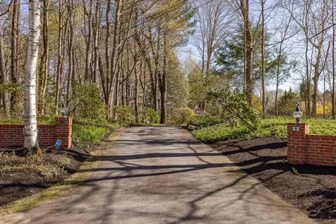 9 Hartswood Road Dover NH 03820