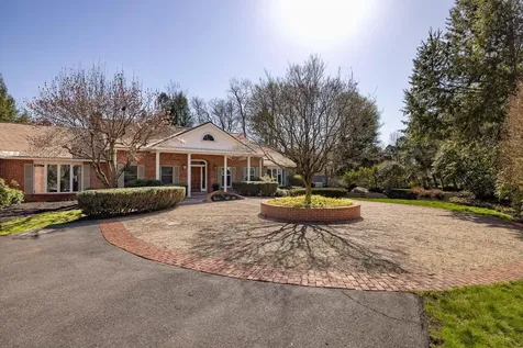 9 Hartswood Road Dover NH 03820