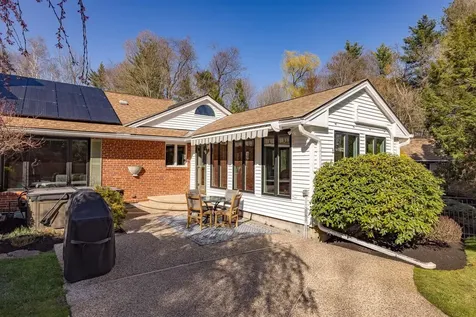 9 Hartswood Road Dover NH 03820