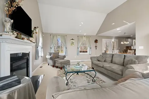 36 Maplevale Road East Kingston NH 03827